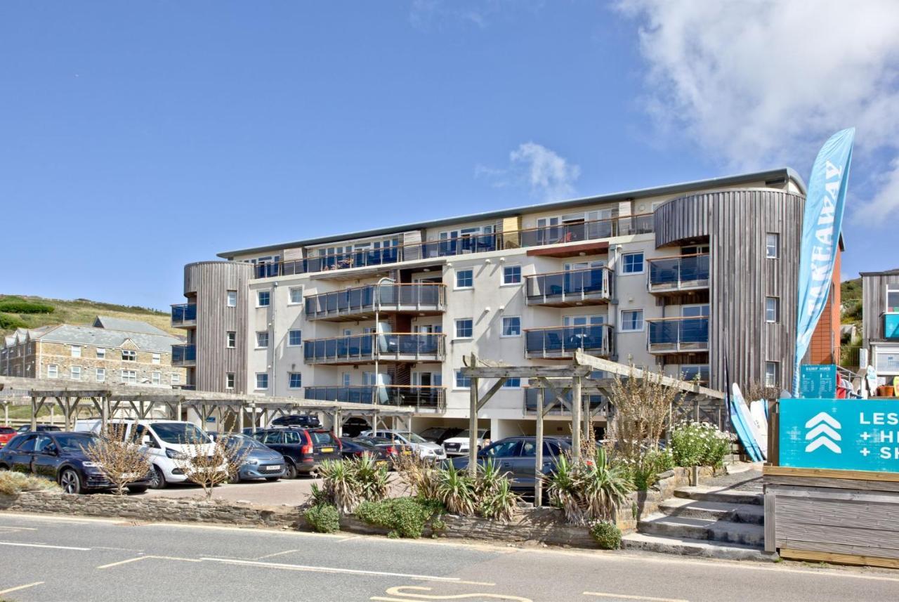 Waves apartments shop watergate bay